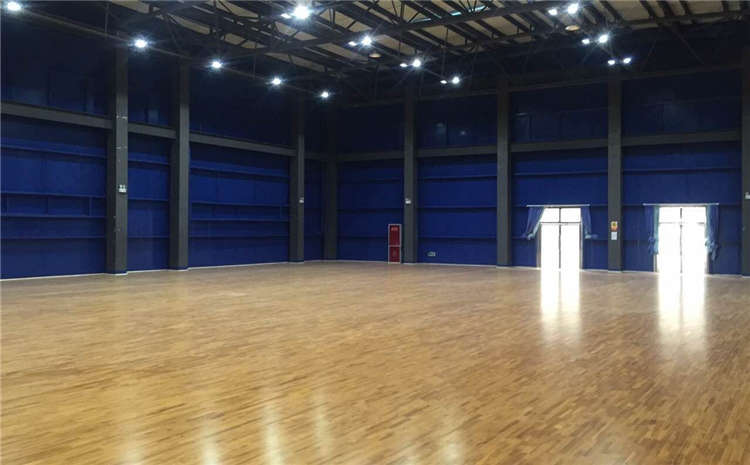 24厚體育館木地板怎么翻新?