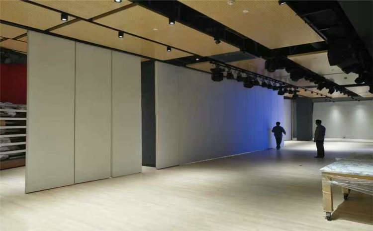 楓樺木舞臺(tái)運(yùn)動(dòng)木地板哪個(gè)牌子好?