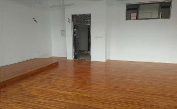 五角楓舞臺木地板怎么翻新?