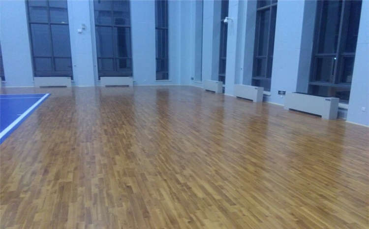 體育場館實木地板怎么清掃