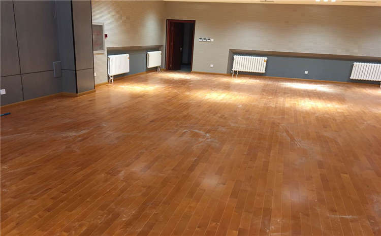 歐氏松木木地板籃球場怎么維修？