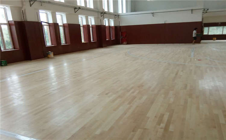 楓樺木體育館木地板哪個牌子好？