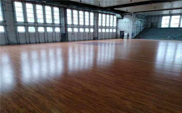 拼接板籃球場地木地板造價是的多少?