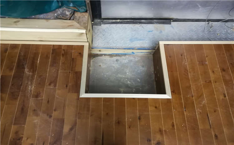 柞木籃球館木地板一般多少錢？