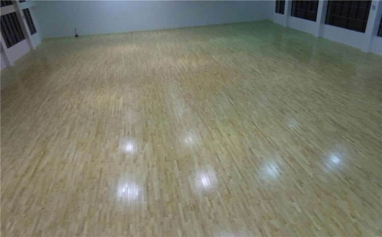 24厚楓木籃球木地板日常保養(yǎng)需要注意哪些方面?